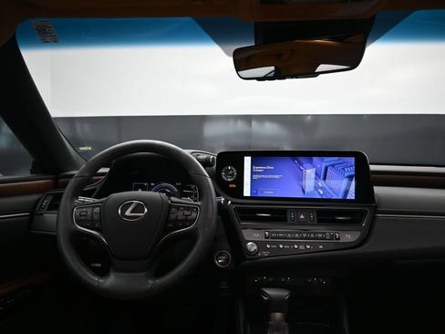 Certified 2023 Lexus ES 300h w/ Premium Package FWD image 19