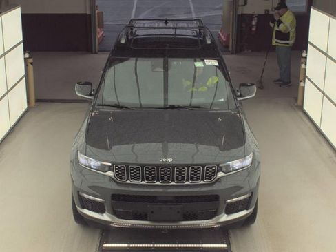 Used 2021 Jeep Grand Cherokee L Summit image 2