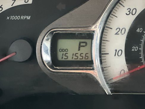 Used 2014 Toyota Sienna SE FWD image 27
