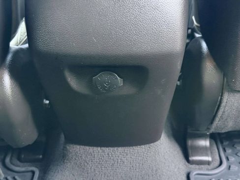 Used 2013 Hyundai Santa Fe Limited FWD image 32
