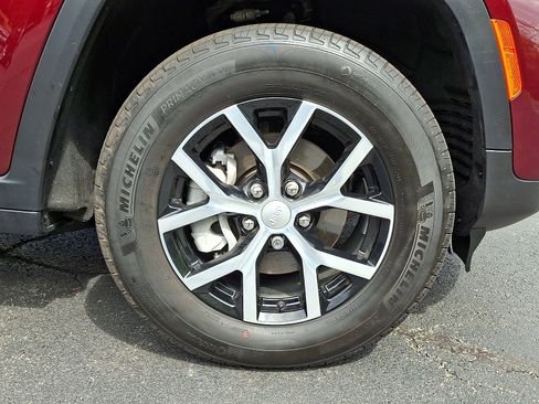 Certified 2025 Jeep Grand Cherokee Limited AWD/4WD image 8
