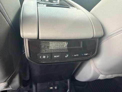 Used 2020 Toyota Highlander XLE w/ Protection Package #3 AWD/4WD image 17