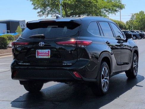 Used 2023 Toyota Highlander XLE AWD/4WD image 5