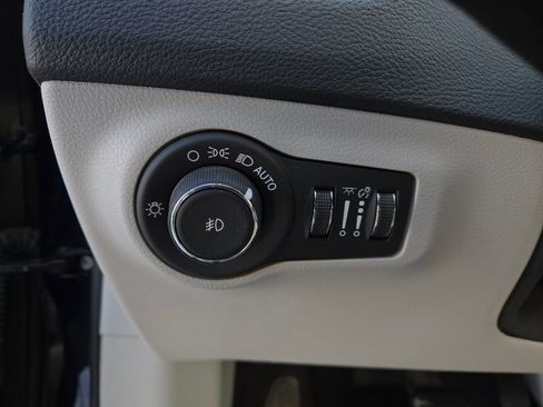 Used 2019 Jeep Compass Latitude w/ Popular Equipment Group image 13