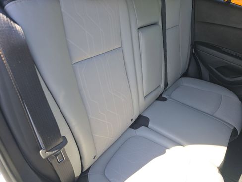Used 2019 Chevrolet Trax LT w/ LT Convenience Package FWD image 12