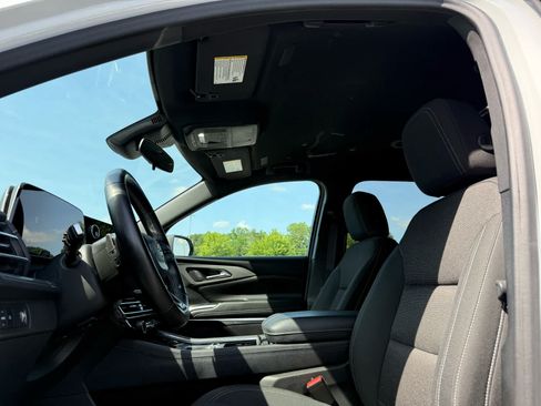 Used 2024 Chevrolet Traverse LT FWD image 23