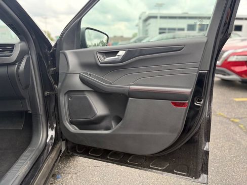 Used 2025 Ford Escape Active AWD/4WD image 15
