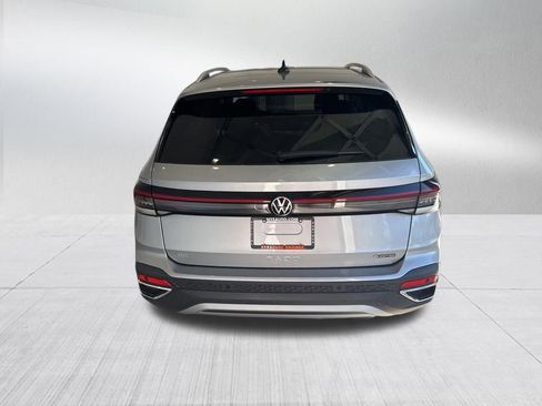 New 2025 Volkswagen Taos SE image 4