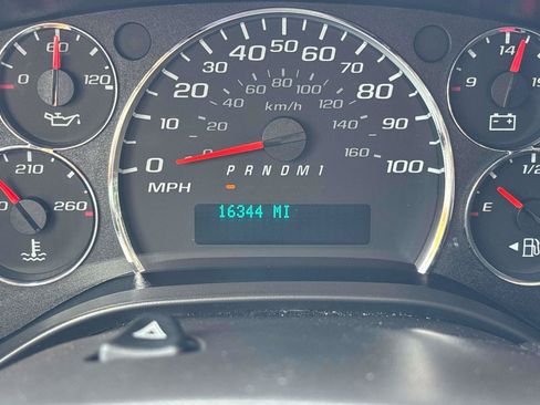Used 2025 GMC Savana 2500 w/ Driver Convenience Package RWD image 17