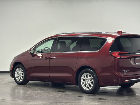 Used 2021 Chrysler Pacifica Touring-L image 6