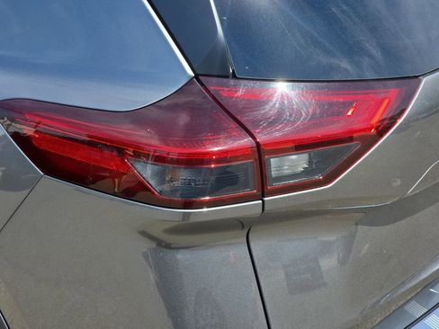 Used 2023 Nissan Rogue SV FWD image 36