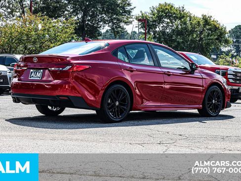 Used 2025 Toyota Camry SE image 6