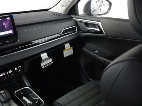 New 2025 Mitsubishi Outlander SE image 19