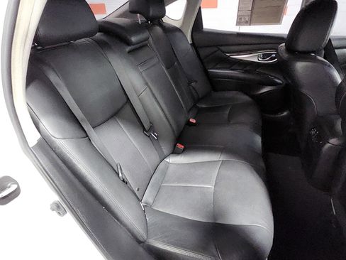 Used 2019 INFINITI Q70 Luxe image 21
