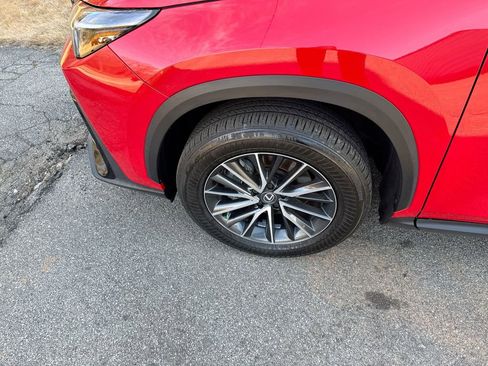 Used 2024 Lexus NX 250 FWD w/ Towing Package (2000 Lbs) image 12