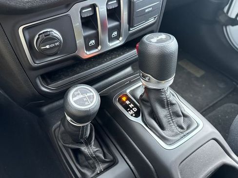 Used 2025 Jeep Wrangler Sport AWD/4WD image 25