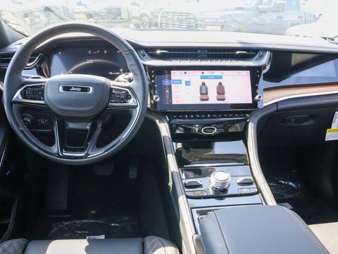 New 2026 Jeep Grand Cherokee Summit image 17