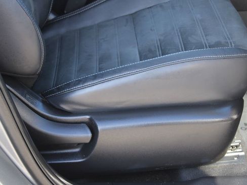 Used 2022 Mitsubishi Outlander SE image 21