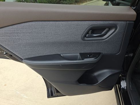 Used 2021 Nissan Rogue S image 14