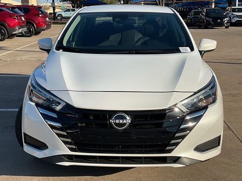 Used 2025 Nissan Versa SV image 3