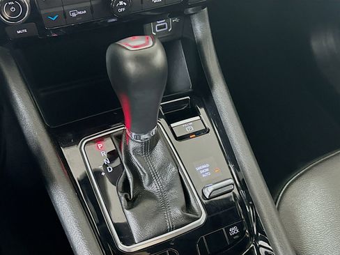 Used 2025 Jeep Compass Limited image 23