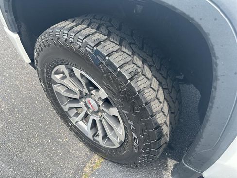 Used 2020 GMC Sierra 1500 AT4 w/ Off-Road Performance Package image 8