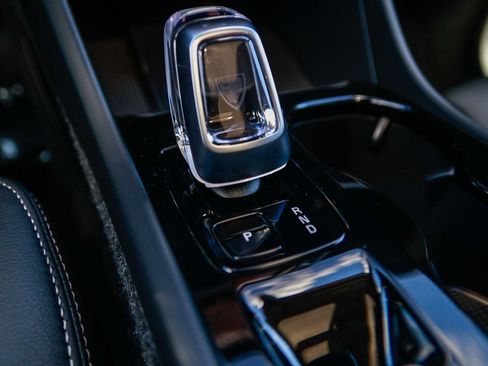 Used 2026 Volvo XC40 B5 Ultra w/ Climate Package image 26