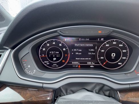 Used 2019 Audi Q5 2.0T Premium Plus w/ Premium Plus Package image 2