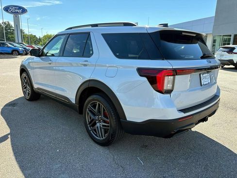 Used 2026 Ford Explorer ST-Line w/ ST-Line Street Pack AWD/4WD image 5