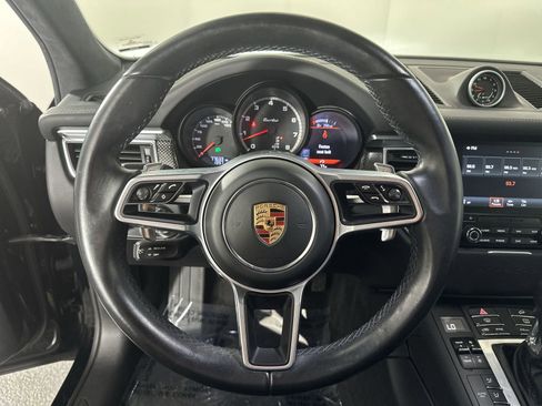 Used 2017 Porsche Macan Turbo image 18