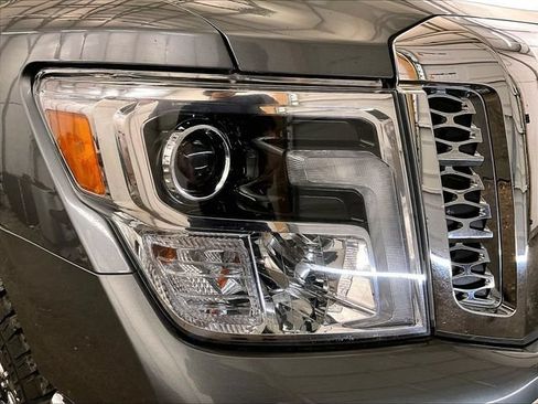 Used 2018 Nissan Titan SL w/ Chrome Package AWD/4WD image 27
