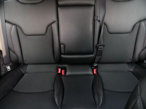 Used 2025 Jeep Compass Trailhawk AWD/4WD image 13