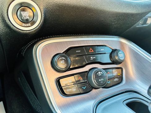Used 2015 Dodge Challenger SXT RWD image 13