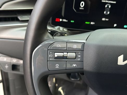 Used 2024 Kia EV9 Wind AWD/4WD image 30