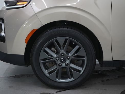 Used 2020 Kia Soul EX image 27