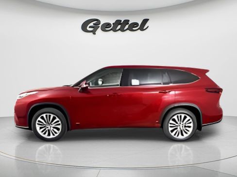 Used 2022 Toyota Highlander XLE FWD image 6