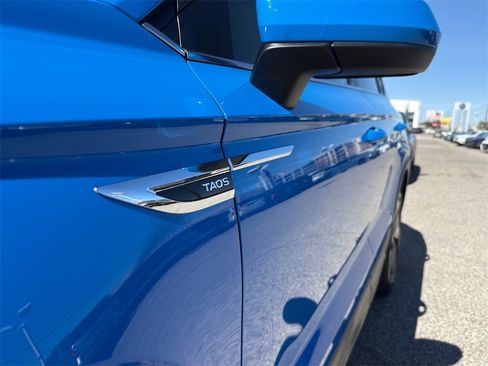 Used 2024 Volkswagen Taos SE image 5