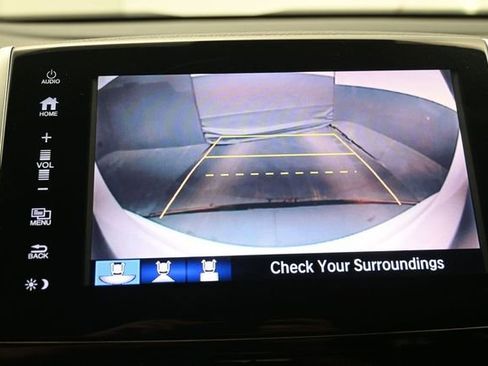 Used 2018 Honda Pilot Touring image 19