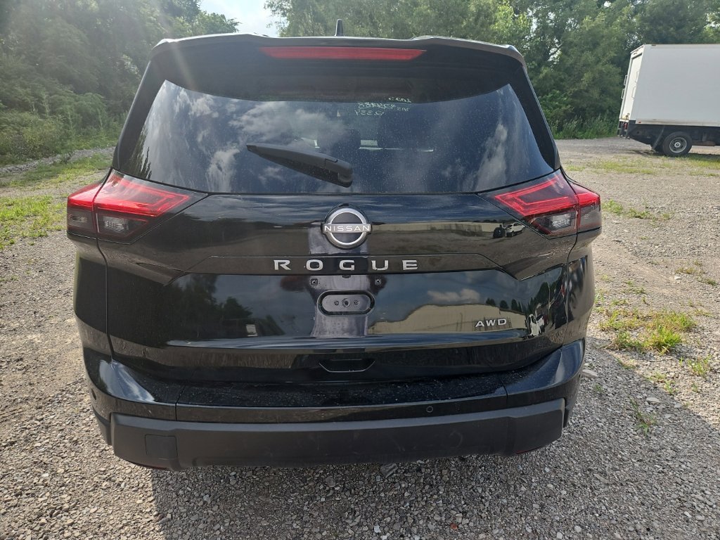 Used 2025 Nissan Rogue SV AWD/4WD image 5