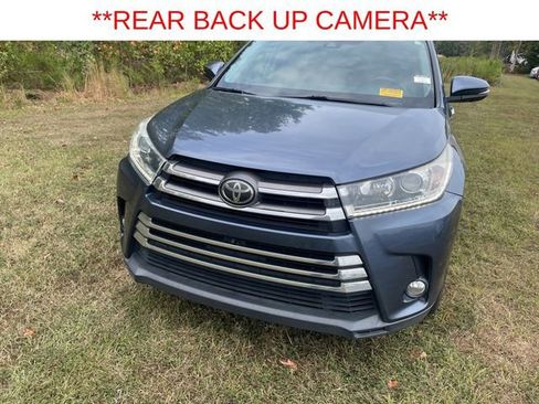 Used 2018 Toyota Highlander Limited Platinum image 2