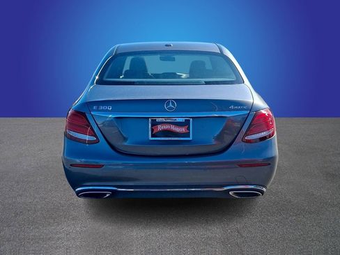 Used 2017 Mercedes-Benz E 300 4MATIC image 5