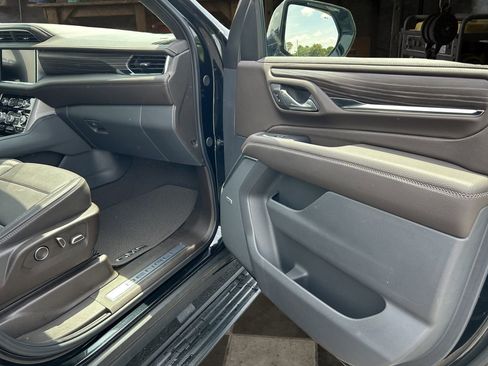 Certified 2024 GMC Yukon Denali w/ Denali Reserve Package AWD/4WD image 17