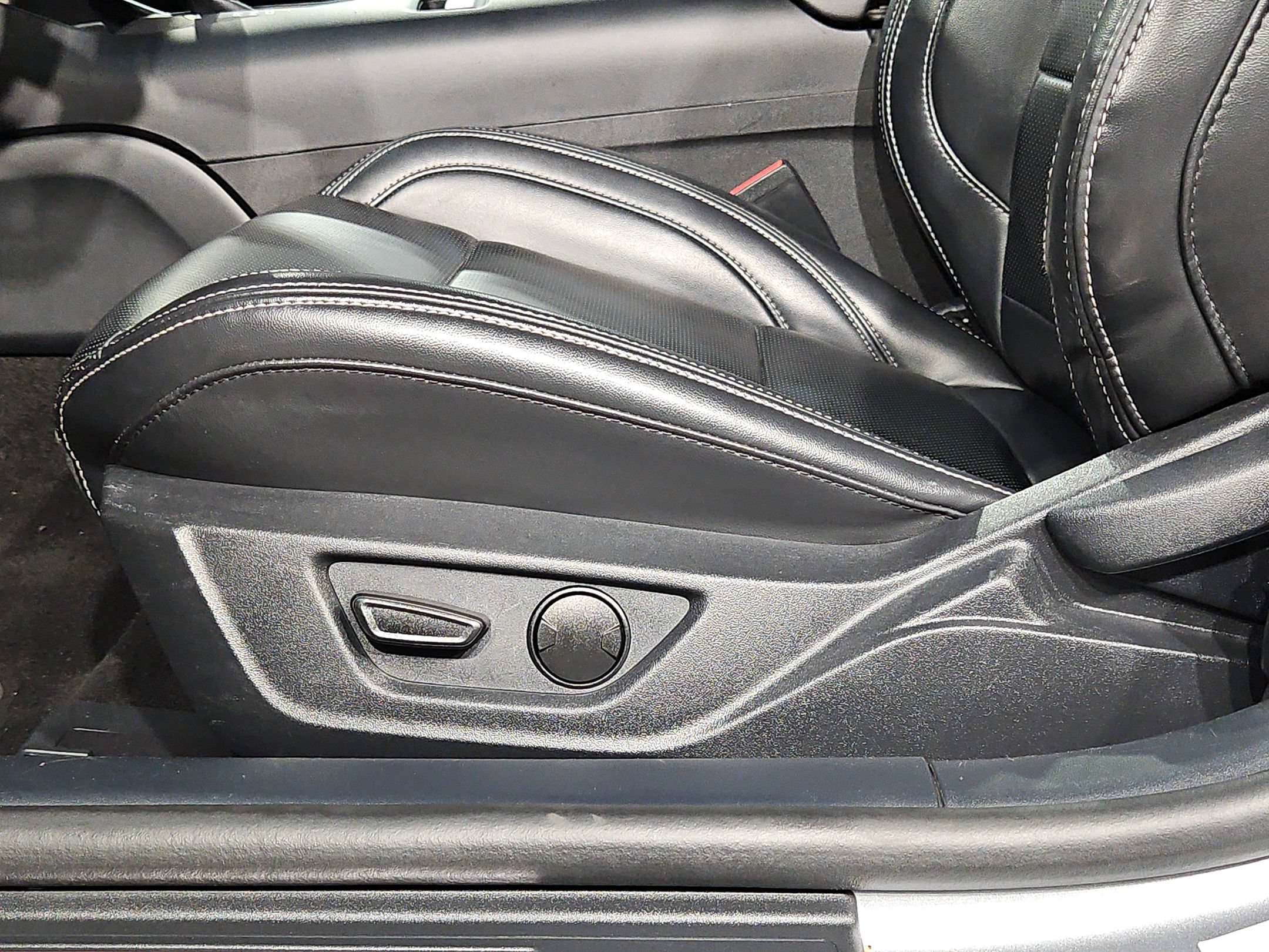 Used 2024 Ford Mustang Premium RWD image 23