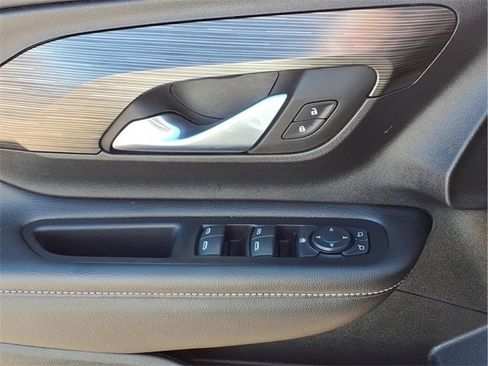 Used 2024 GMC Terrain SLE image 19