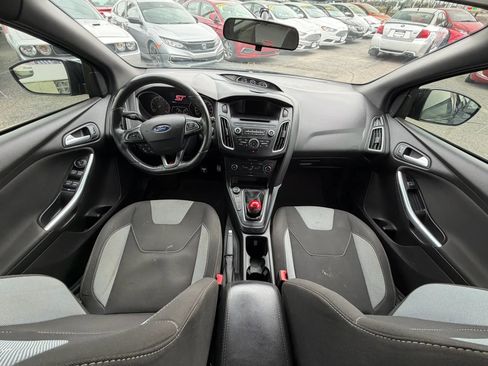 Used 2017 Ford Focus ST image 34