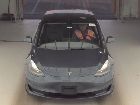 Used 2021 Tesla Model 3 Performance image 2