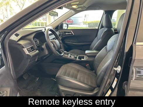 Used 2023 Mitsubishi Outlander SE FWD image 5
