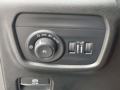Used 2025 Jeep Grand Cherokee Limited AWD/4WD image 17