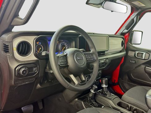 Used 2025 Jeep Wrangler Unlimited Sport AWD/4WD image 18