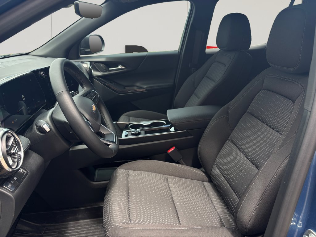 Used 2026 Chevrolet Equinox LT w/ Safety and Technology Package FWD image 10